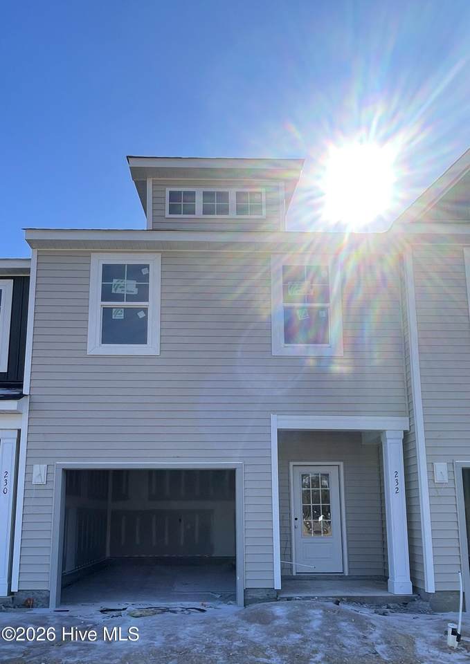 232 Elijah Way - Photo 1