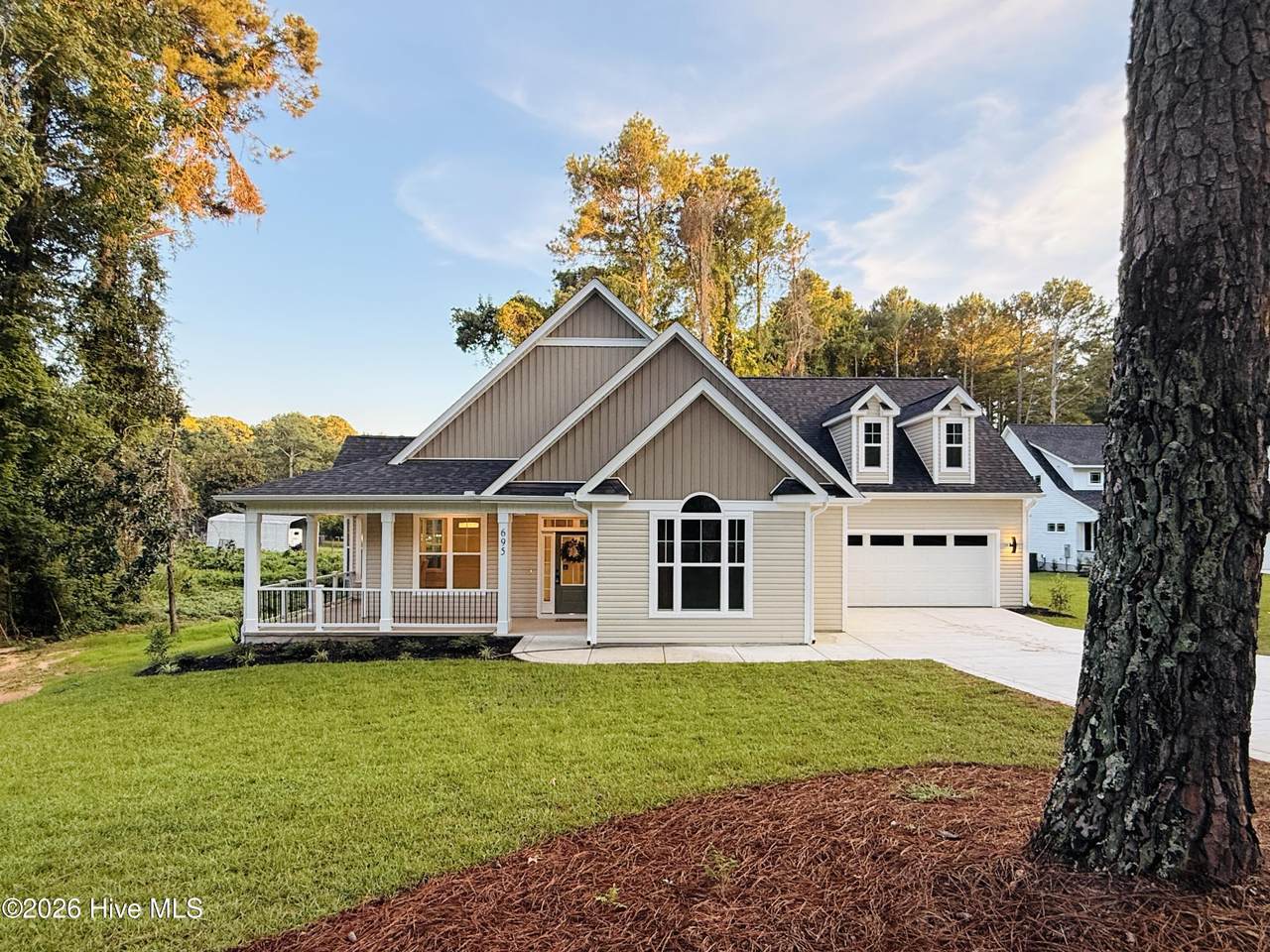 695 Sunset Drive - Photo 1