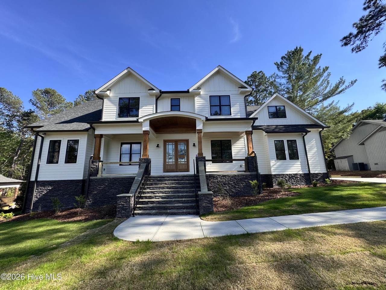 730 Diamondhead Drive - Photo 1