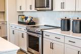 913 Peckham Lp - Photo 2