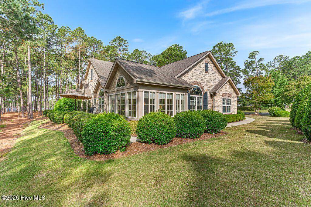 109 Essex Place - Photo 1
