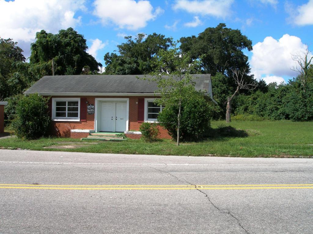 303 10th Street - Photo 1