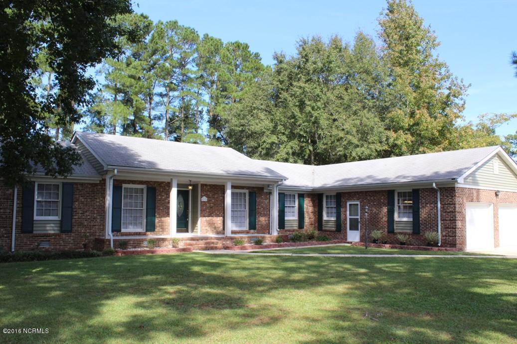 411 University Drive, Jacksonville, NC 28546 (MLS #100033620) :: Century 21 Sweyer & Associates