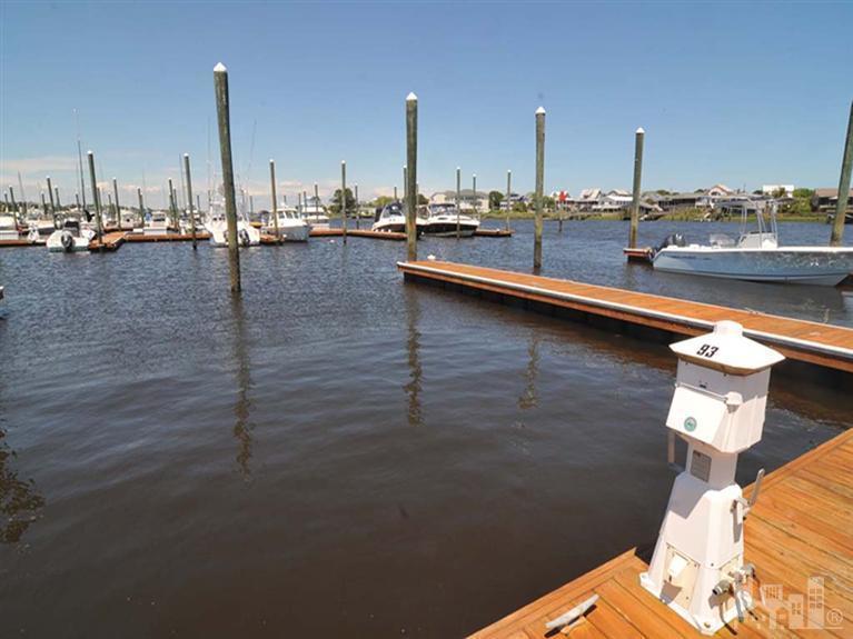 82 Harbour Point Yacht Club - Photo 1