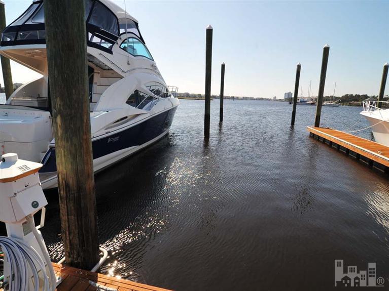 98 Harbour Point Yacht Club - Photo 1