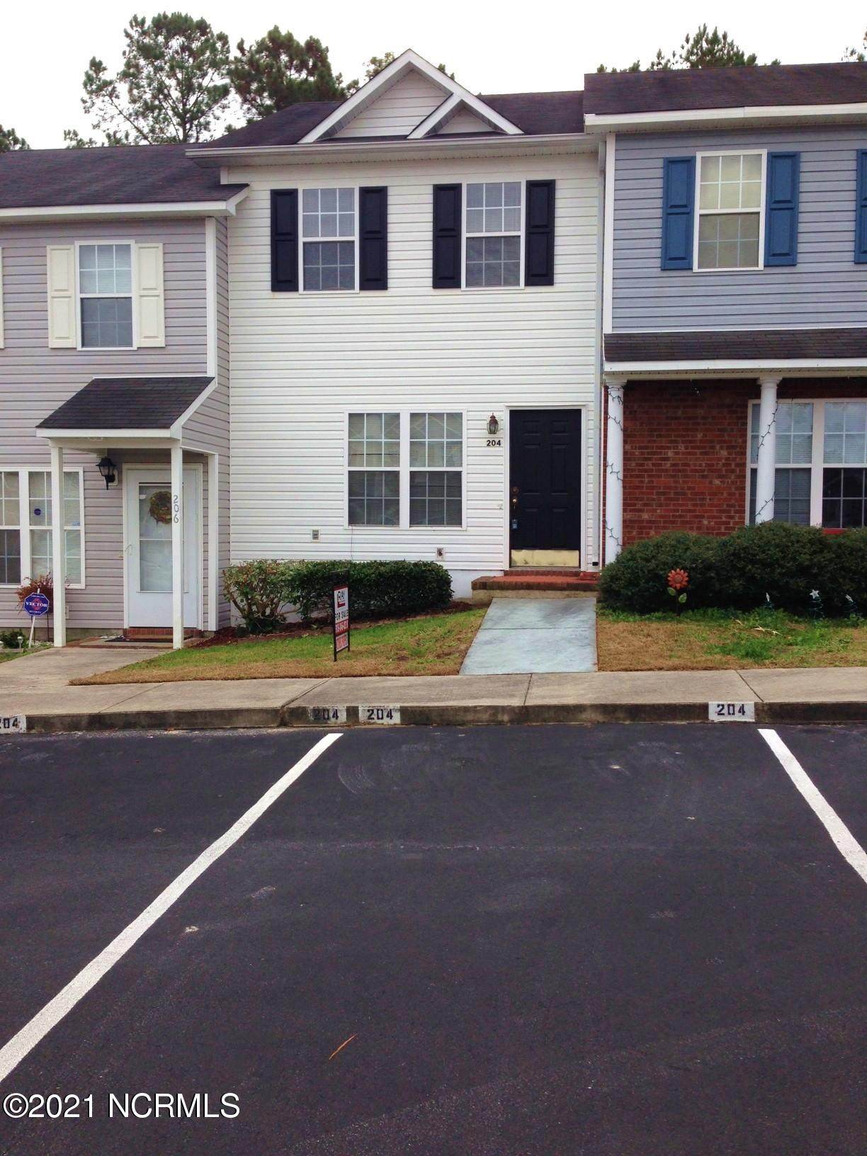 204 Meadowbrook Lane - Photo 1