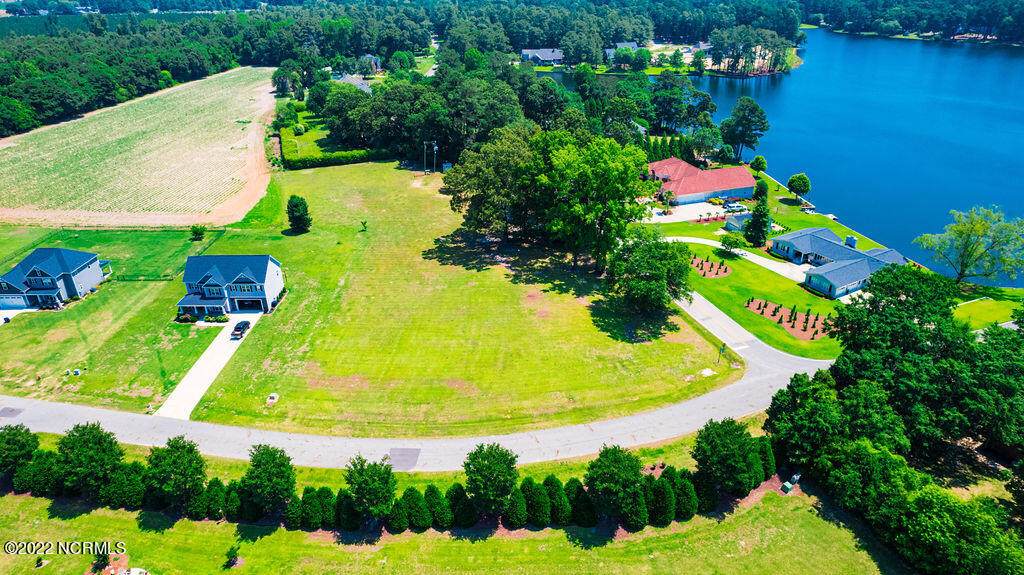 101 Breezewood Drive - Photo 1