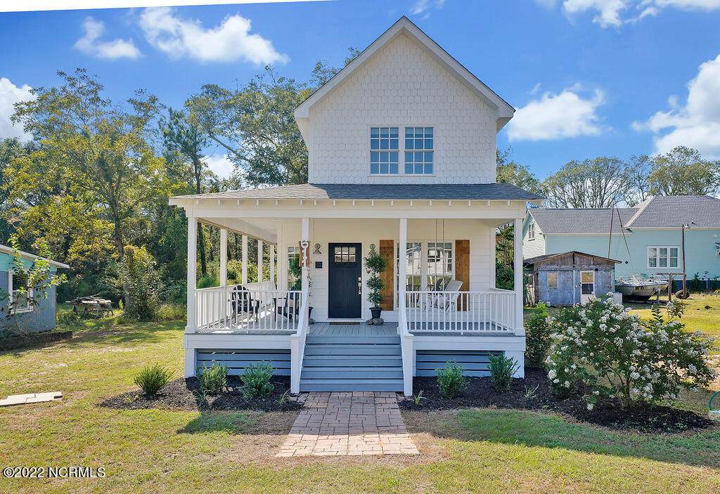 611 Burrington Avenue - Photo 1
