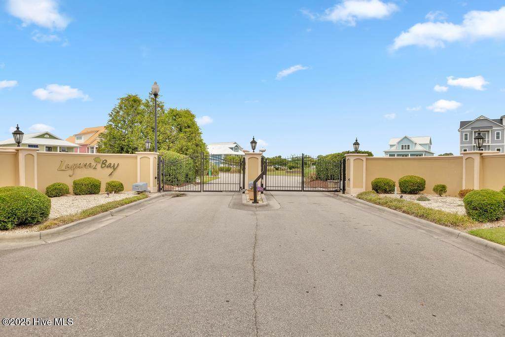200 Laguna Lane - Photo 1