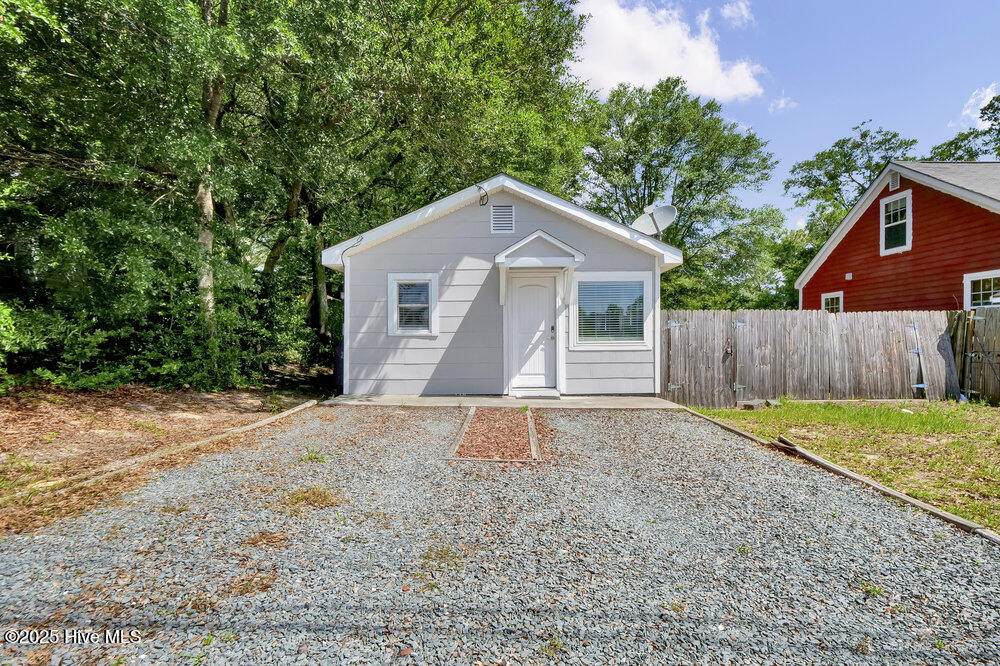 323 Cape Fear Boulevard - Photo 1