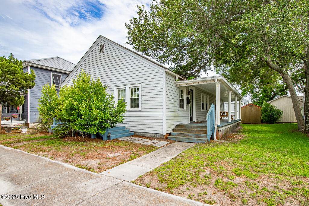 1407 Arendell Street - Photo 1