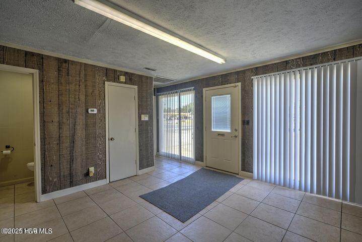 708 Broad Avenue - Photo 1