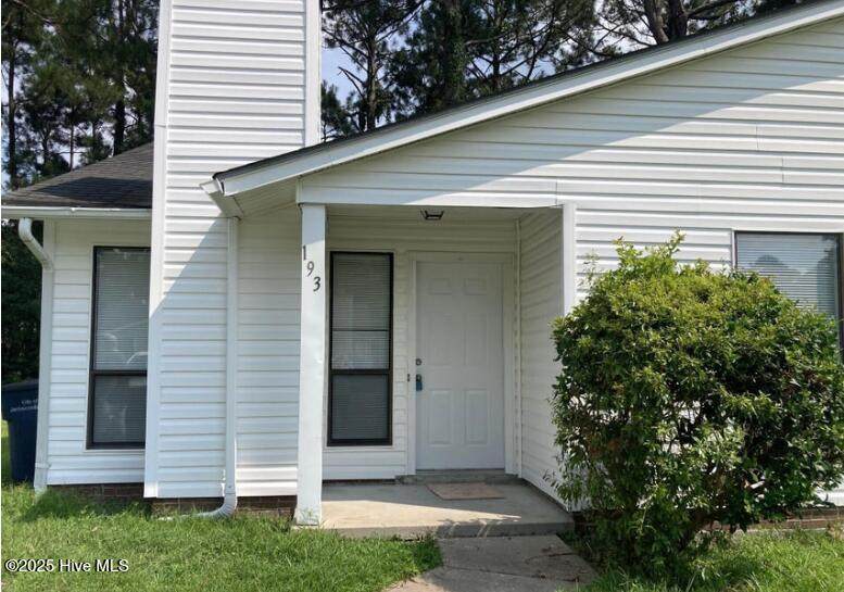 193 Village Circle - Photo 1