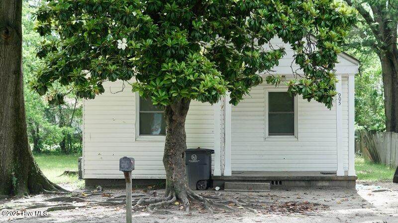 905 Pender Street - Photo 1