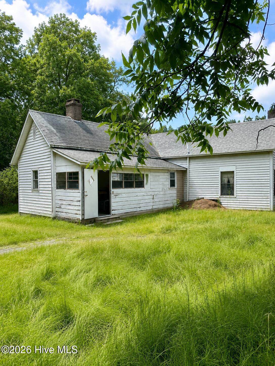 305 Pinehurst Avenue - Photo 1