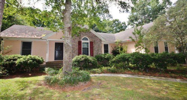 613 Ravenswood Road - Photo 1