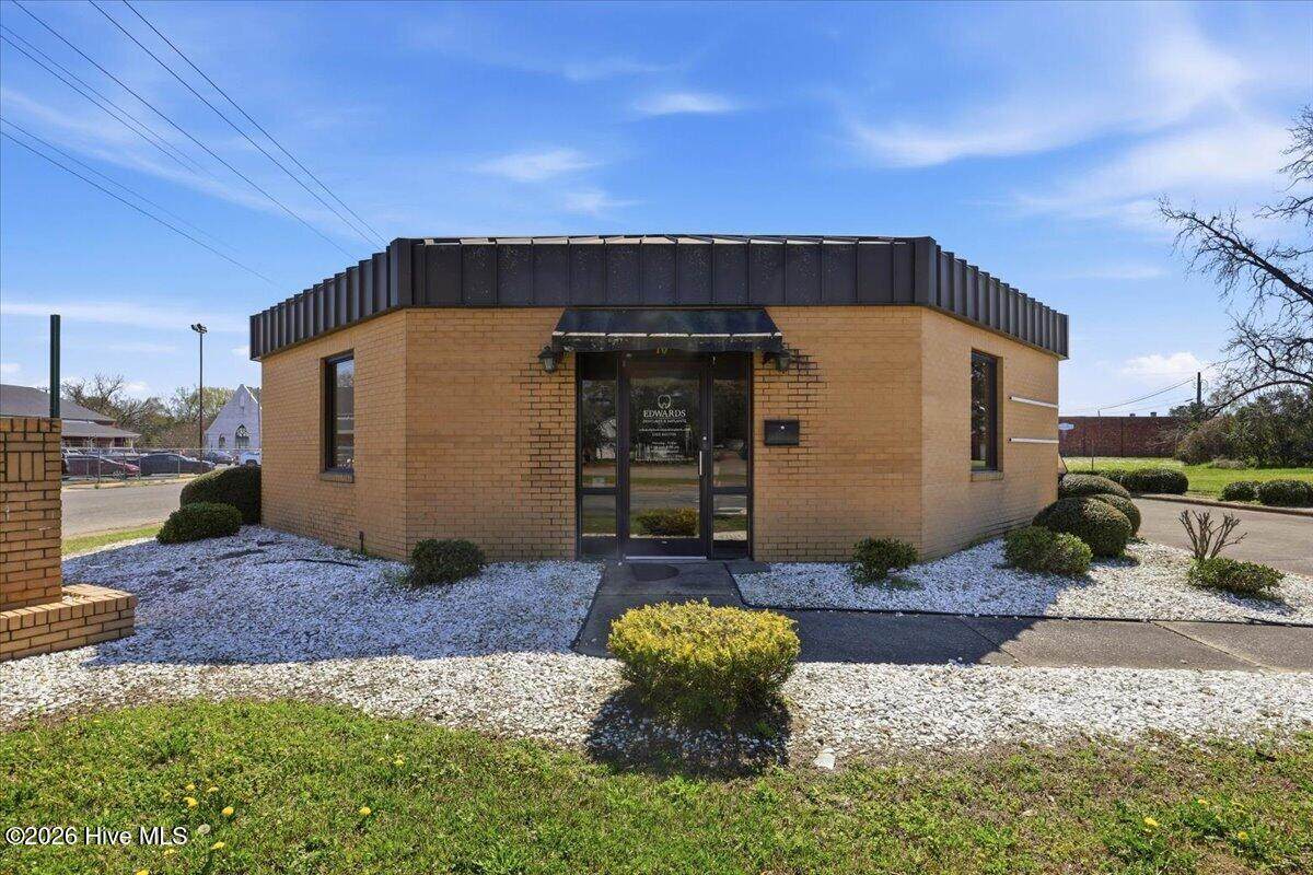 107 Vernon Avenue - Photo 1