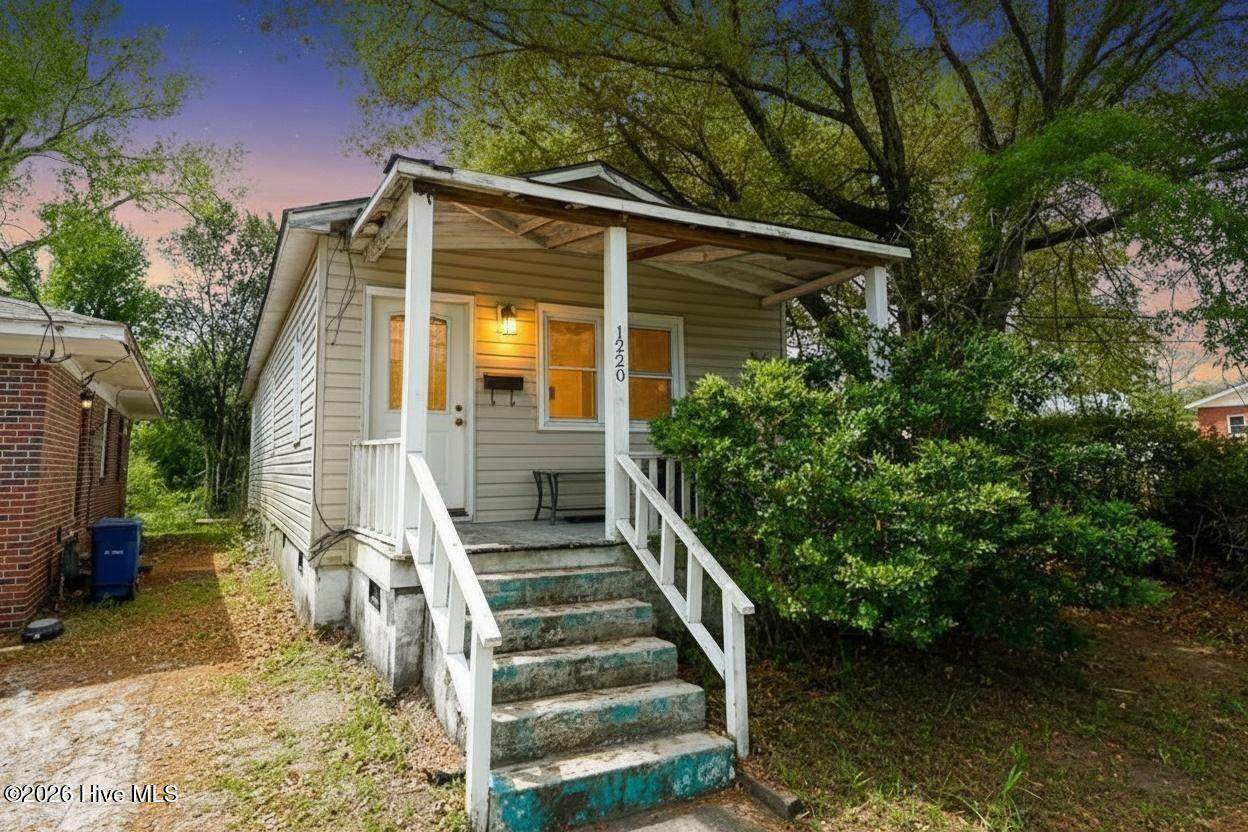 1220 Queen Street - Photo 1