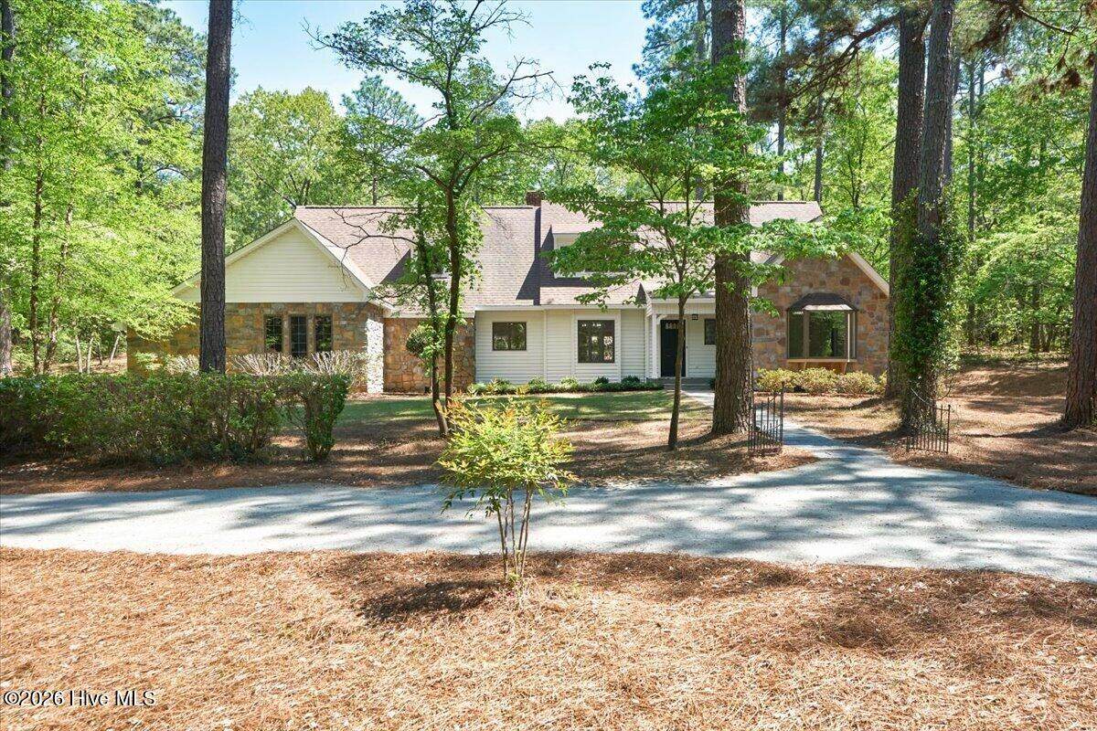 141 Bridgewater Drive - Photo 1