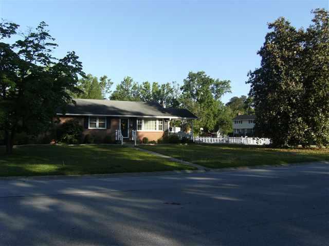 1009 Daniel Drive, Jacksonville, NC 28540 (MLS #80132156) :: Century 21 Sweyer & Associates