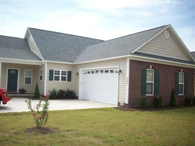 205 Winterlochen Drive, Jacksonville, NC 28540 (MLS #80172832) :: Century 21 Sweyer & Associates