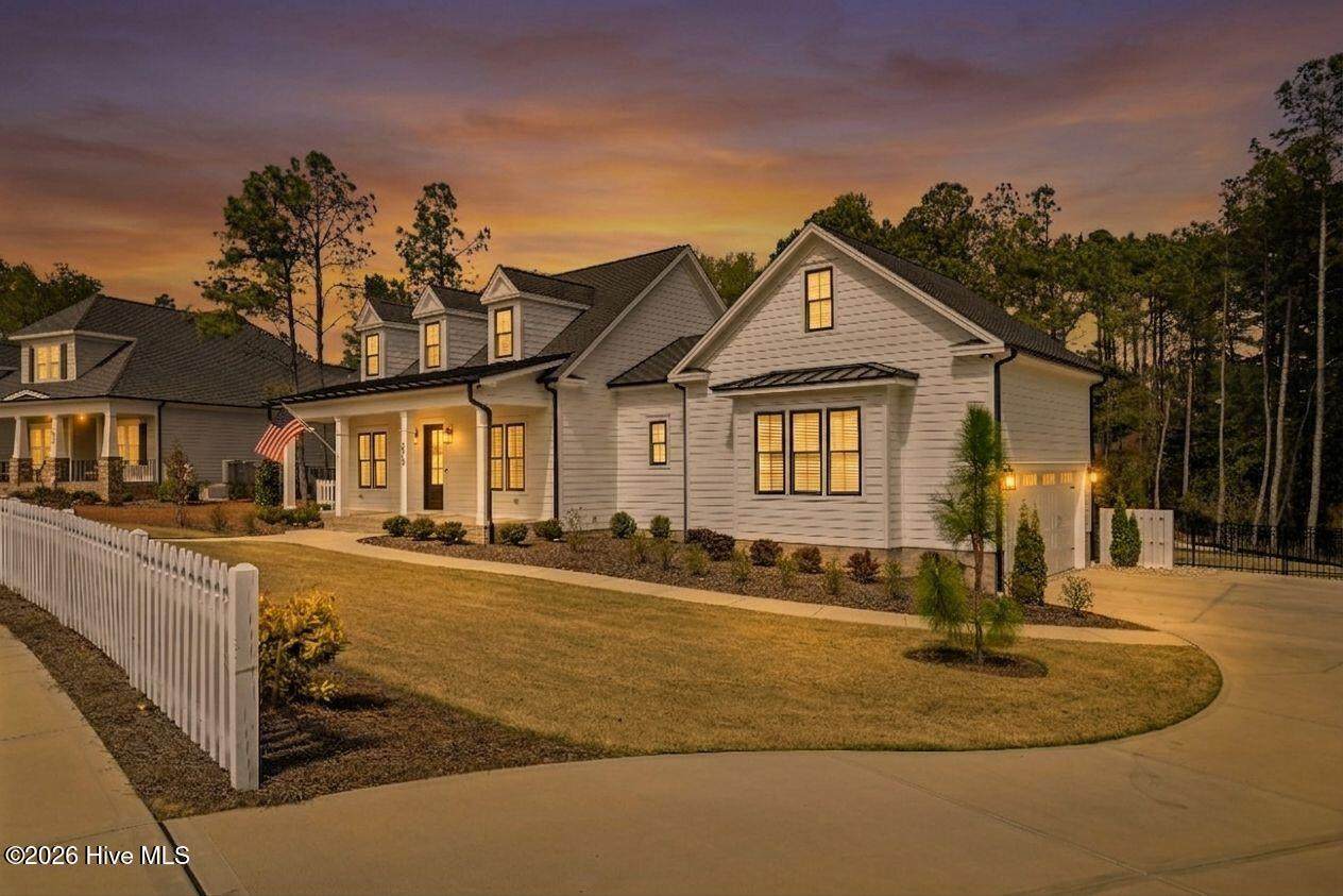 275 Hollycrest Drive - Photo 1