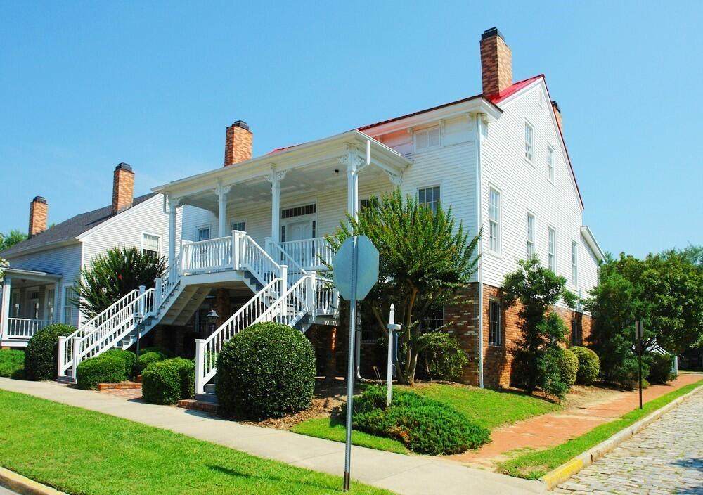 429 Walker Street - Photo 1