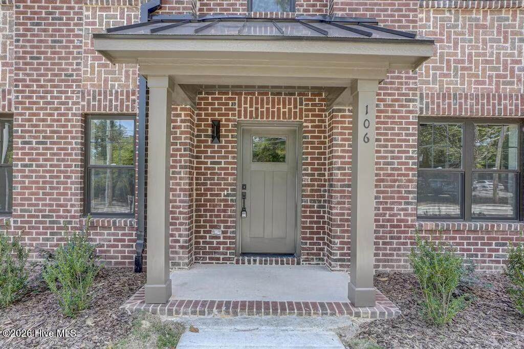 106 Lexington Lane - Photo 1
