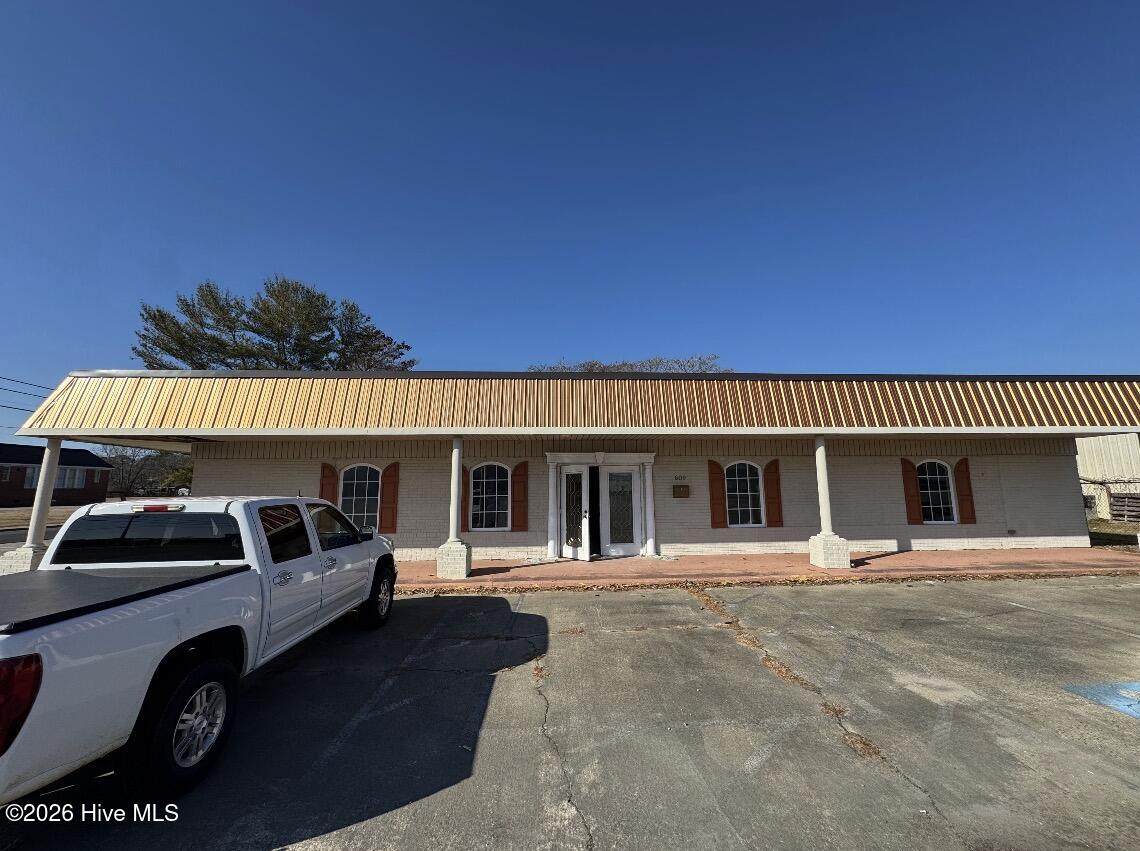 615 Washington Street - Photo 1