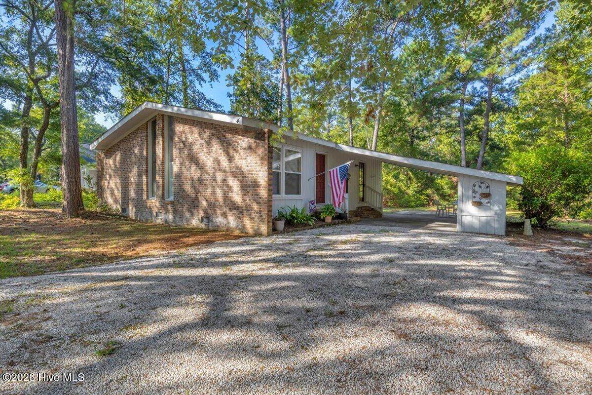 4 Lakeview Court - Photo 1