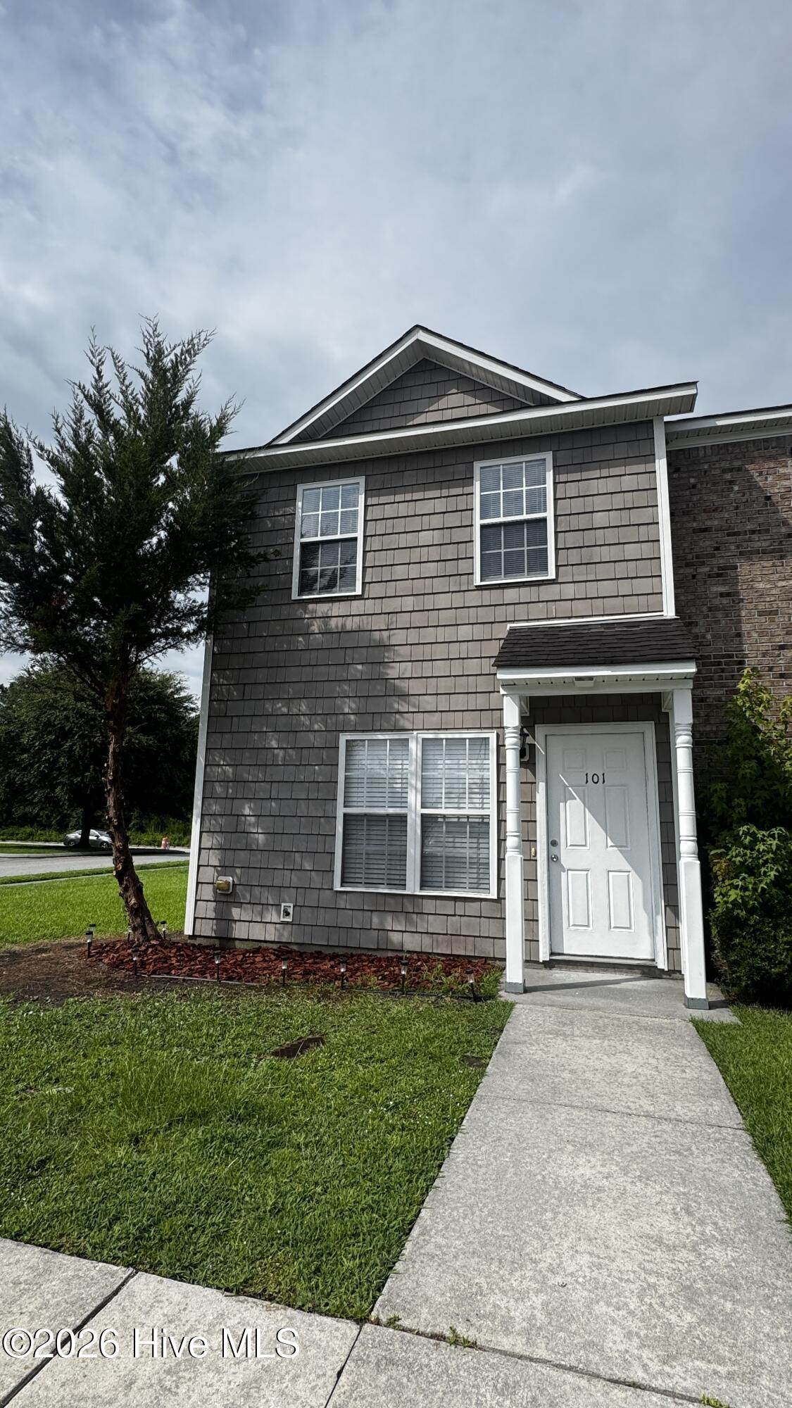 101 Bridgewood Drive - Photo 1