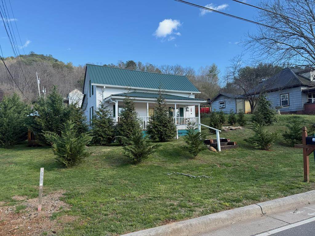 215 Bristol Avenue - Photo 1