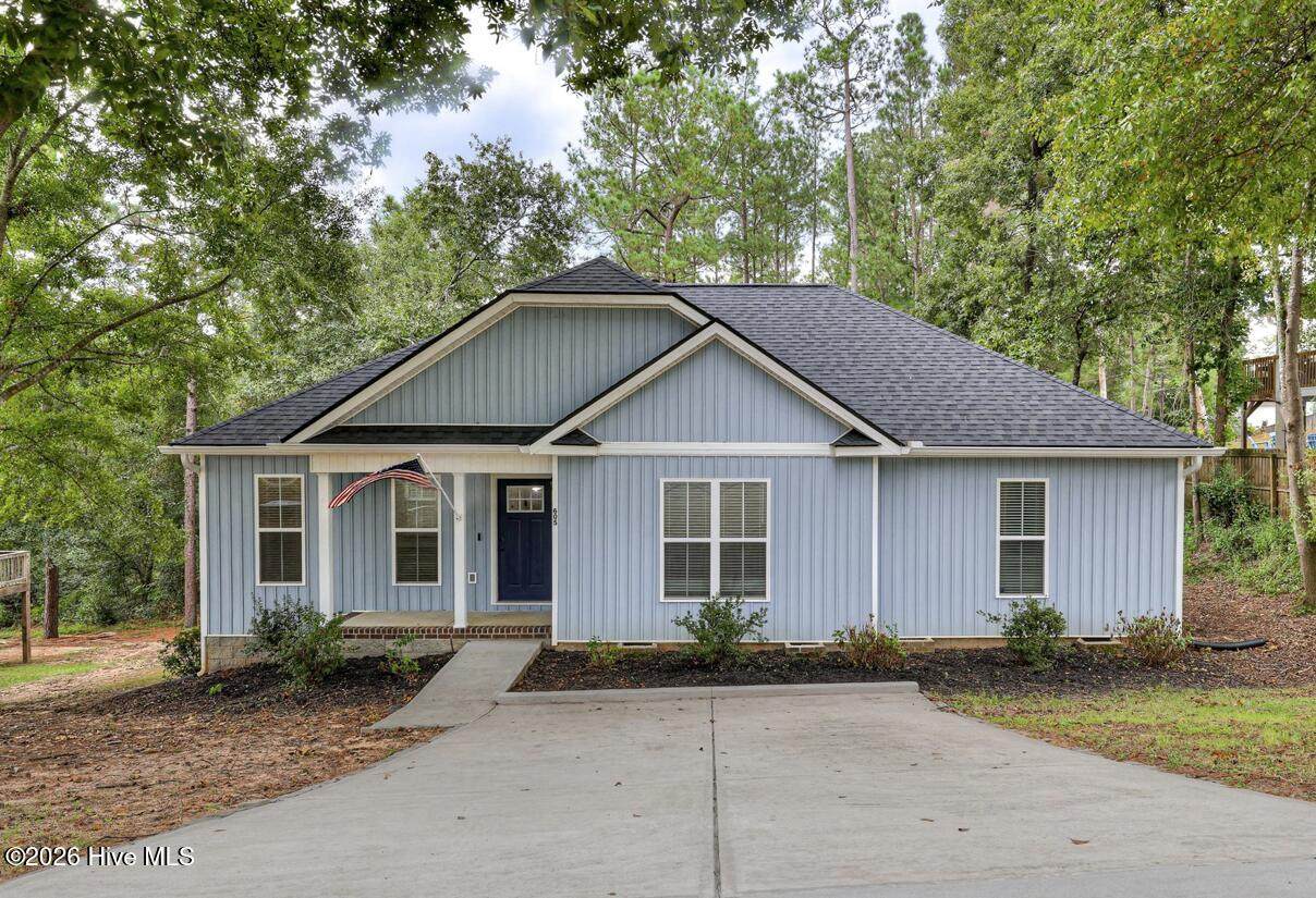 605 Ridgefield Drive - Photo 1