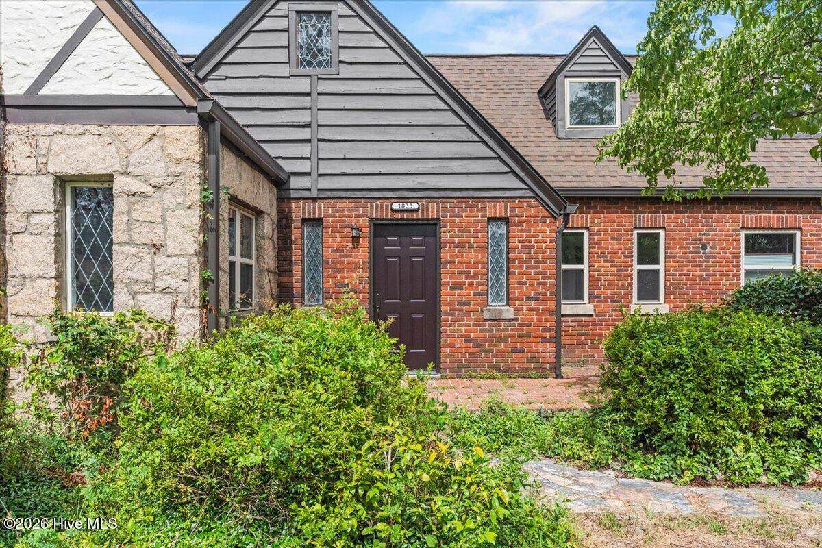 1833 Kissingbower Road - Photo 1