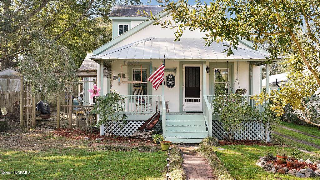 309 Clarendon Avenue - Photo 1