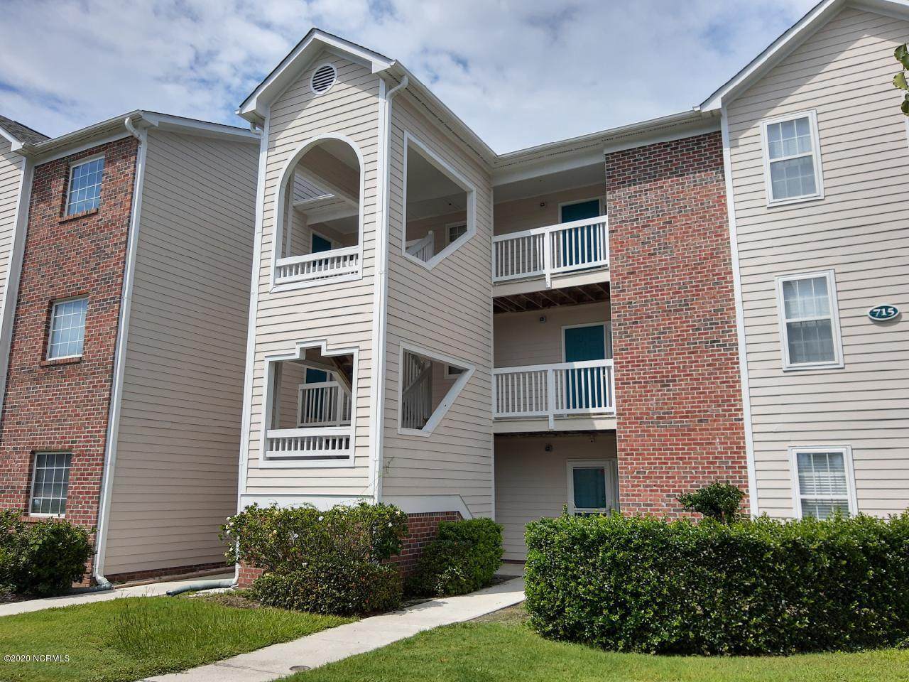 715 Clearwater Court - Photo 1