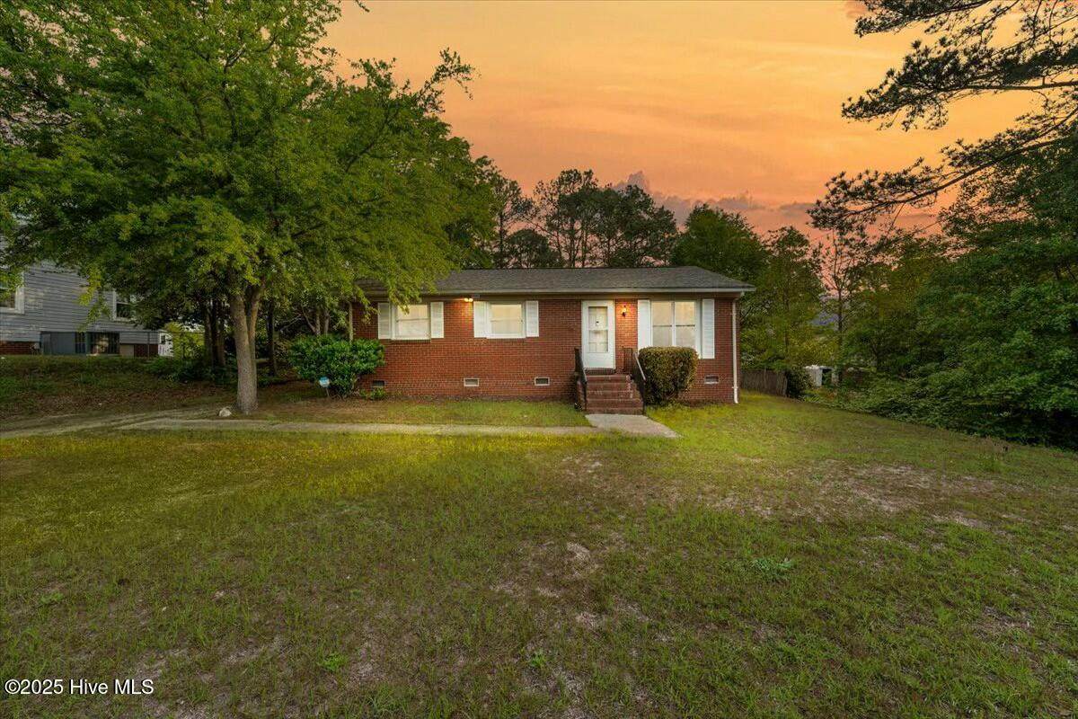 1109 Laurel Avenue - Photo 1