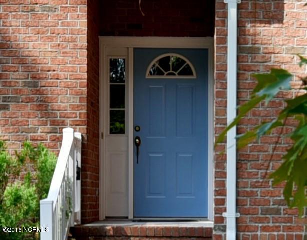 900 Capstan Court, New Bern, NC 28560 (MLS #90101412) :: Century 21 Sweyer & Associates