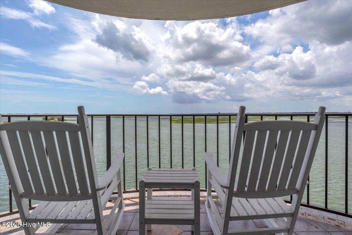 322 Causeway Drive - Photo 1