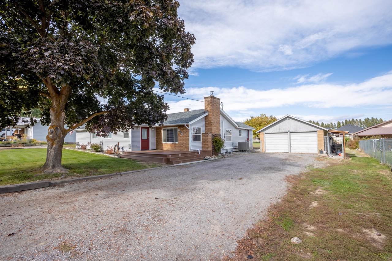 680 Circle St - Photo 1