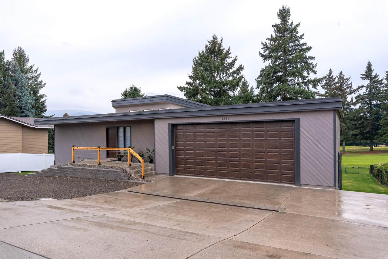 1522 Eastmont Ave - Photo 1