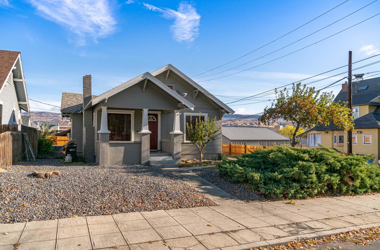 315 Oregon St - Photo 1