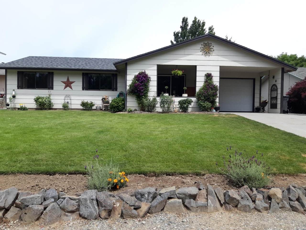 3129 Bermuda St - Photo 1