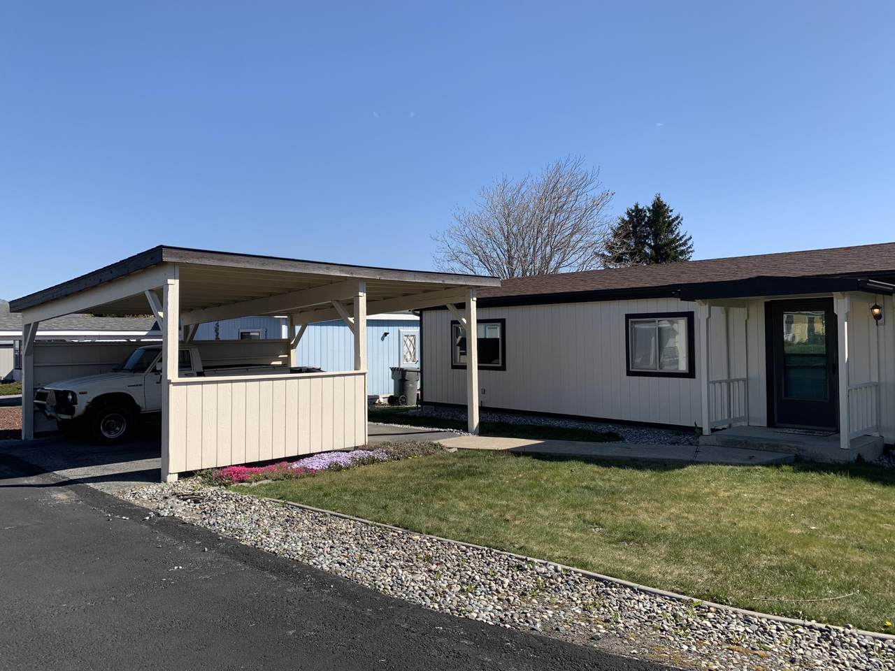 1143 Foothills Ln - Photo 1