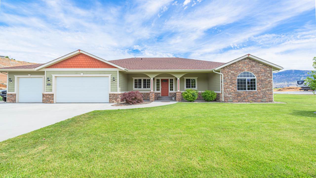 1225 Stark Ave - Photo 1