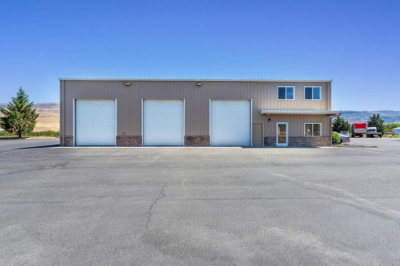 3721 Airport Way - Photo 1