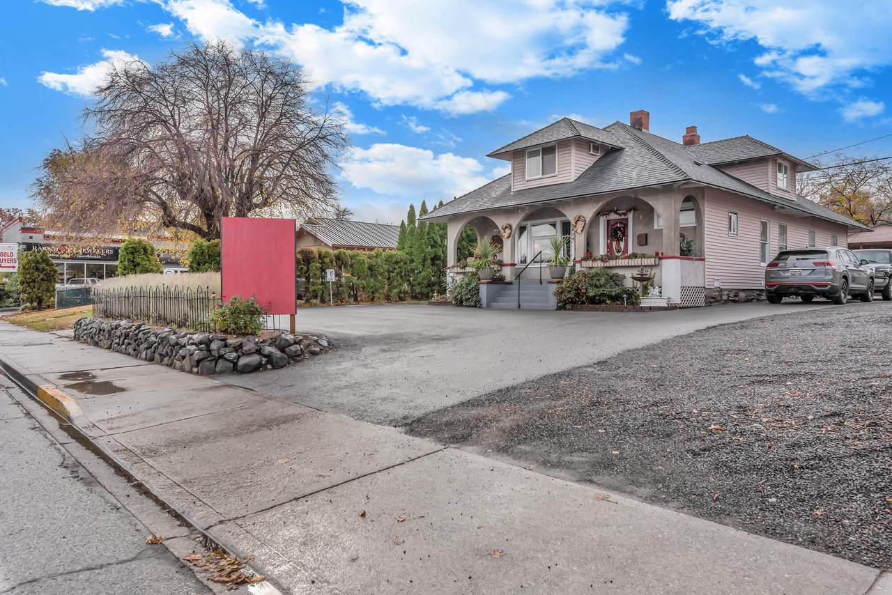 414 Chelan Ave - Photo 1