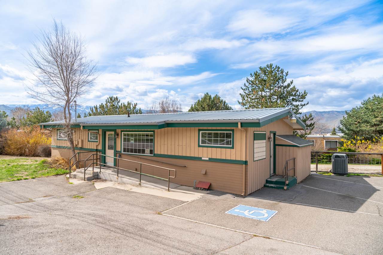 868 Eastmont Ave - Photo 1