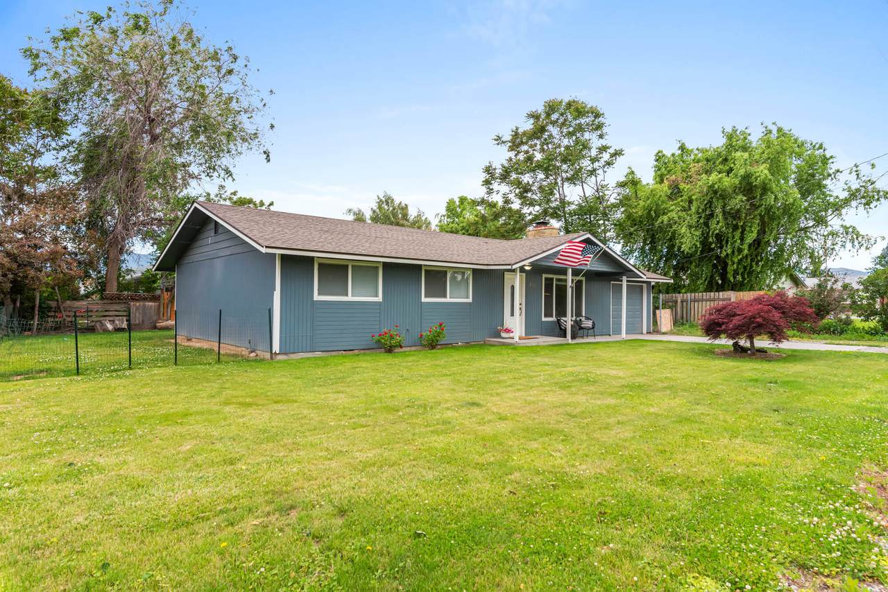 1820 Glen St - Photo 1