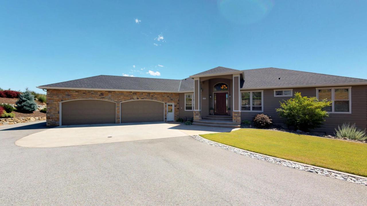 979 Briarwood Dr - Photo 1